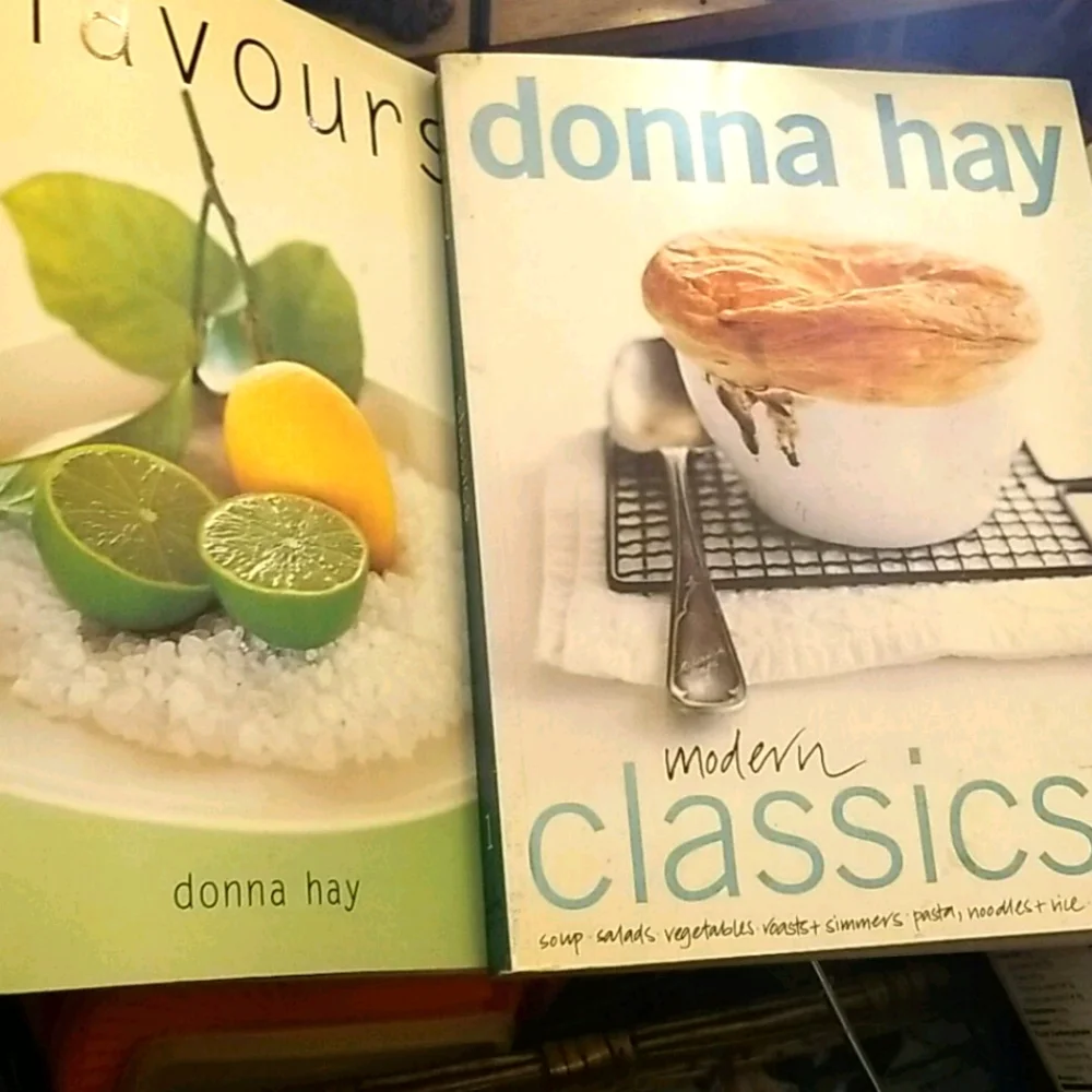 Donna Hay Large Cookbooks Modern Classics Flavors SET 2